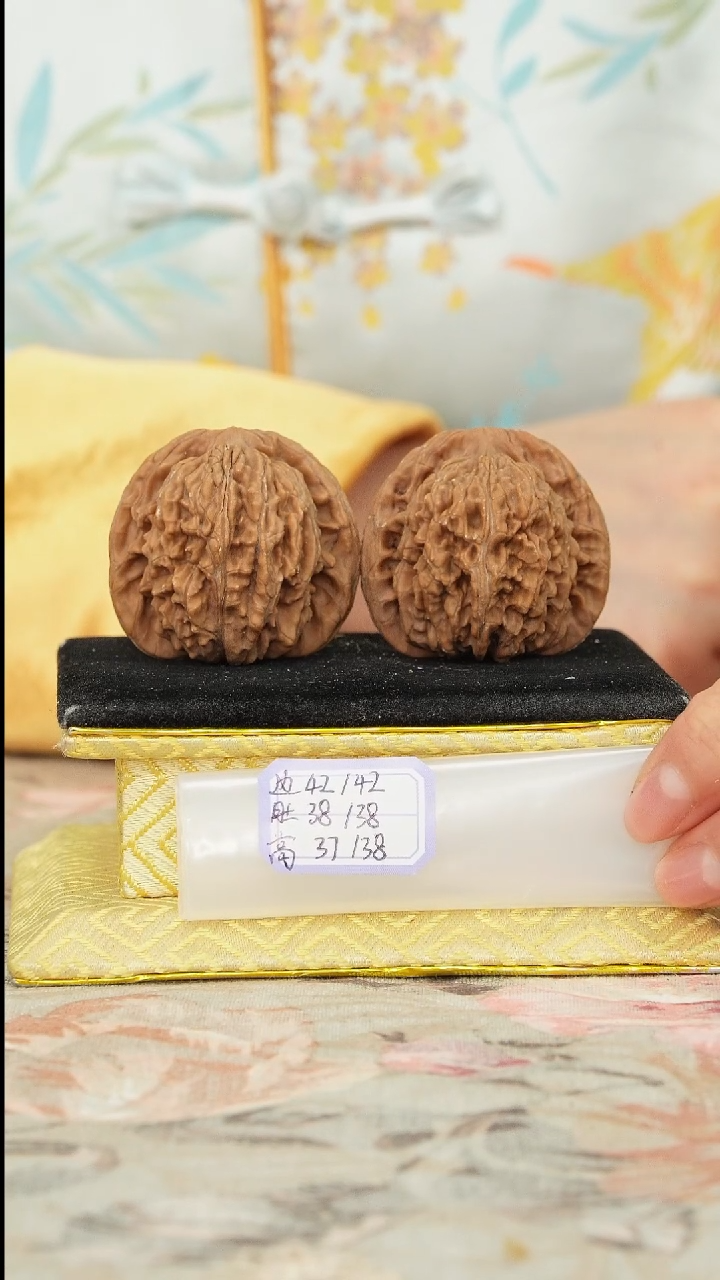 【闪购商品】文玩核桃把件老一代楼