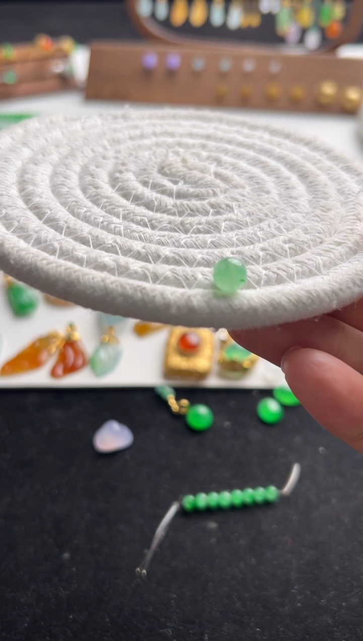 【闪购商品】定制翡翠未镶嵌卡6.8绿圆珠800+80-lh