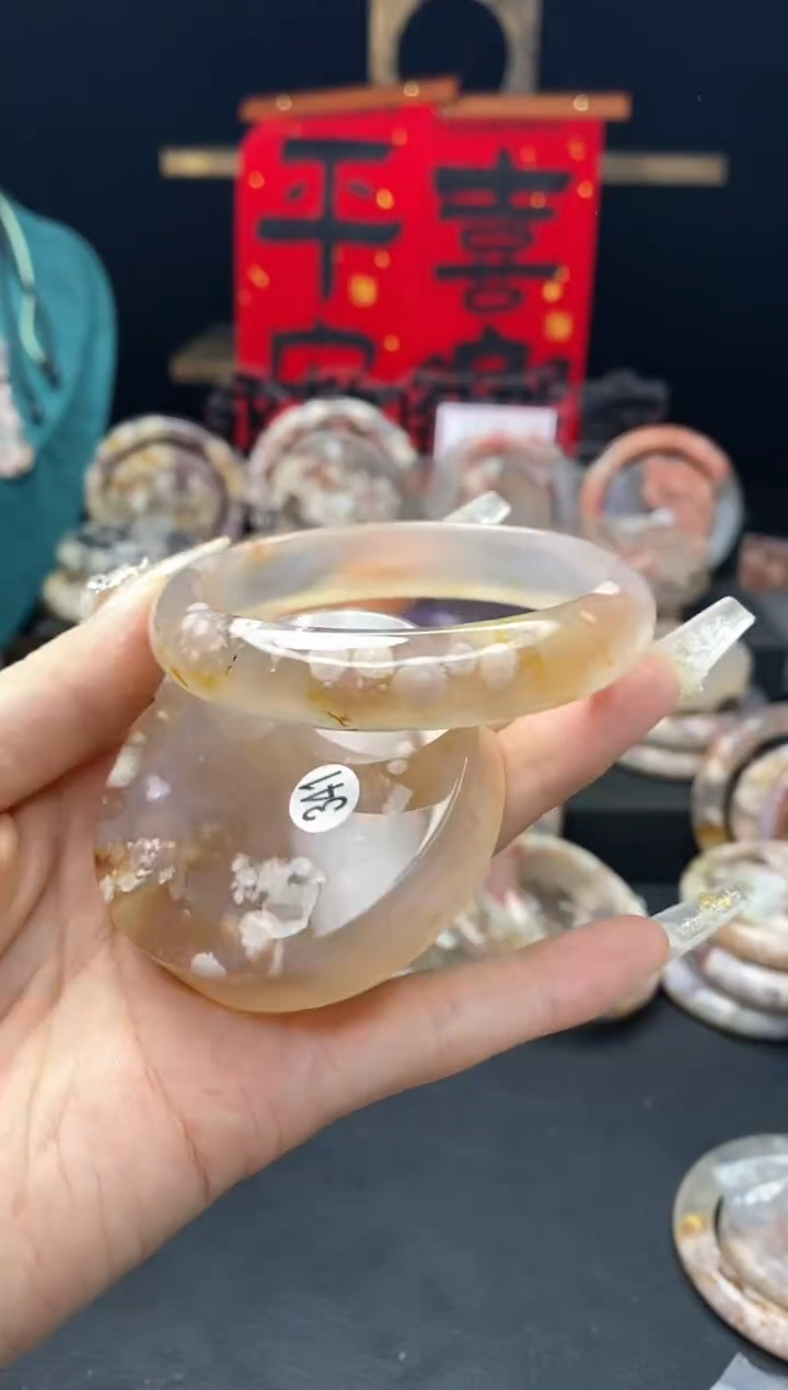 【闪购商品】石英质玉手镯（圆镯）未镶嵌60