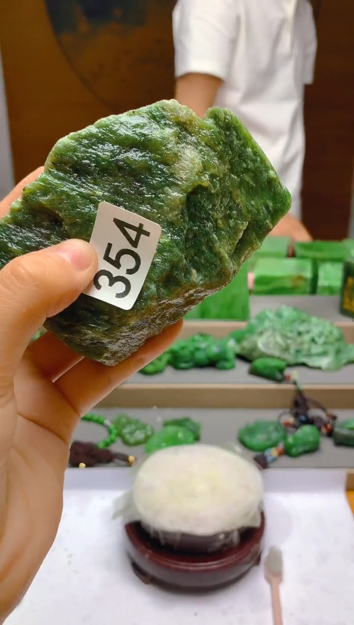 和田玉（碧玉）未镶嵌珠宝半成品354