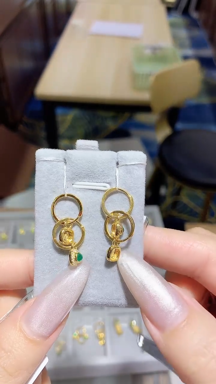【闪购商品】祖母绿耳饰18K金镶嵌多样性发一