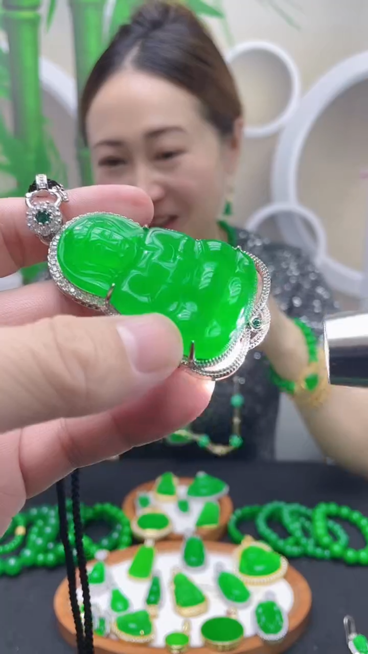 吊坠(赠链)银S925镶嵌翡翠B77