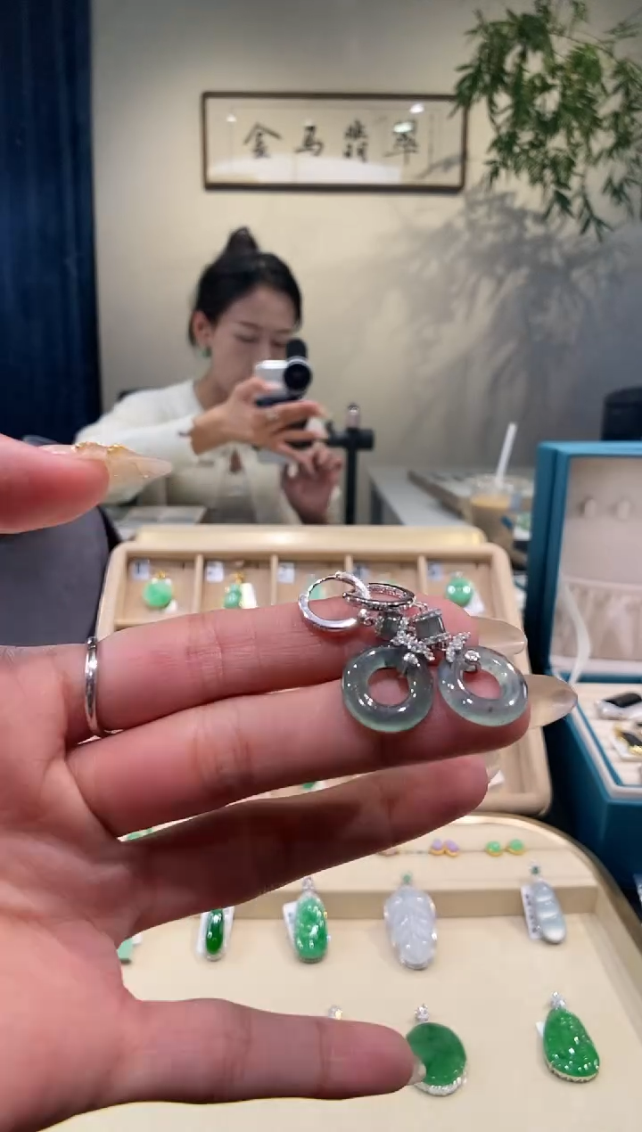 【闪购商品】翡翠吊坠(不含链)银S925镶嵌甜甜圈耳饰