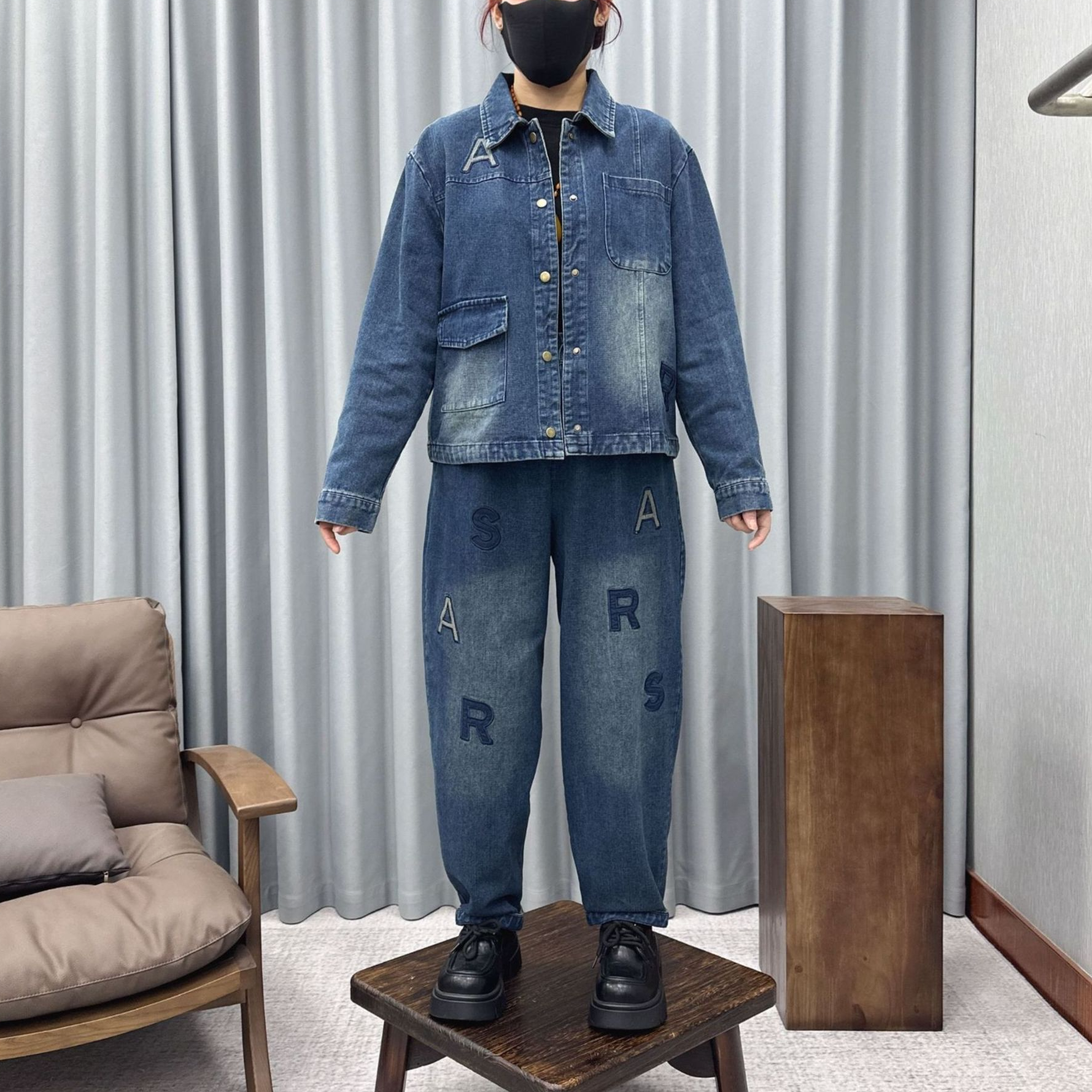 春秋时尚妈妈装两件套宽松水洗做旧复古时尚洋气减龄显瘦牛仔套装