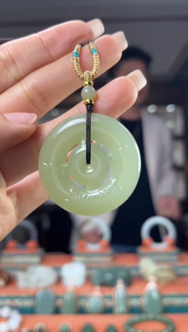 颈饰未镶嵌和田玉佩佩