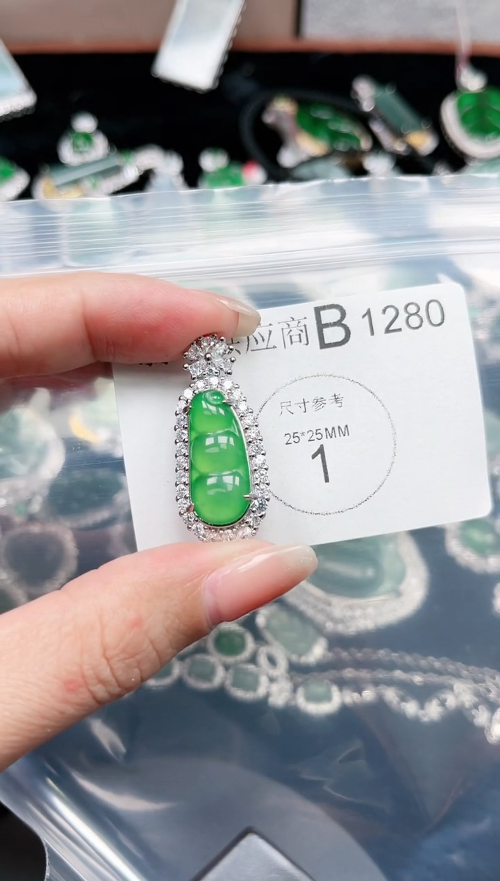 【闪购商品】翡翠颈饰未镶嵌1280赠皮绳