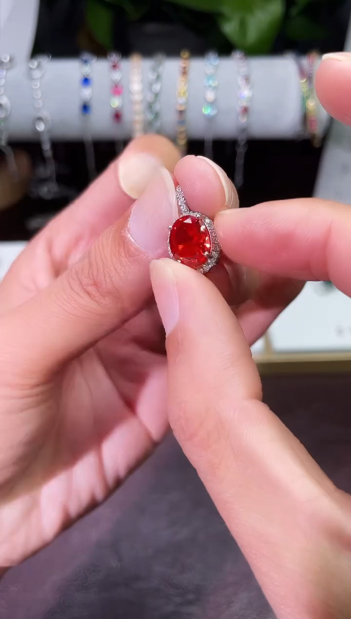 足铂镶嵌合成（培育）红宝石吊坠(赠链)红宝吊坠