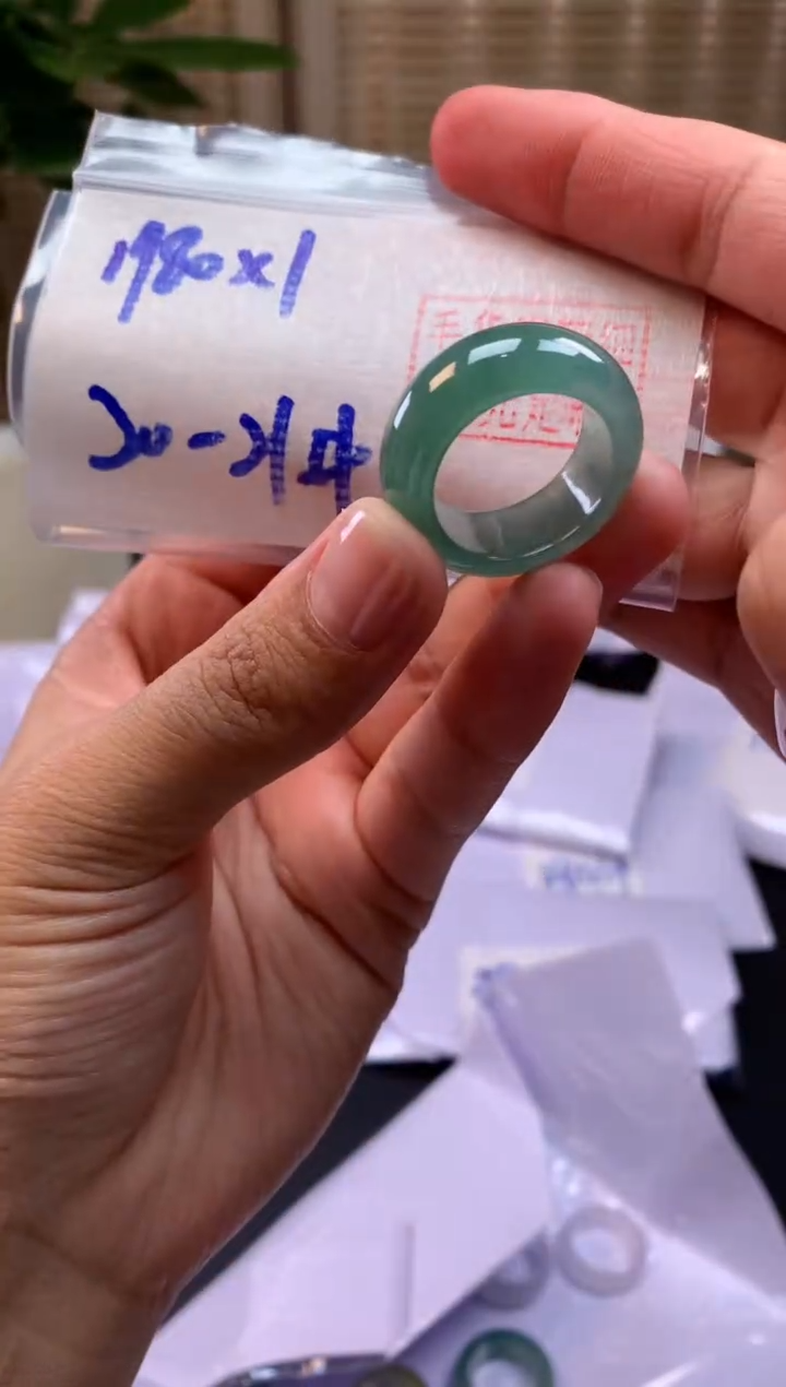 【闪购商品】定制翡翠未镶嵌戒圈#1980元-毛货需精细抛光