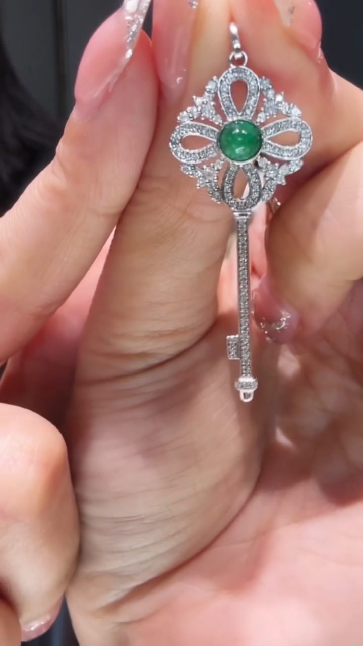 【闪购商品】钻石吊坠（不含链）18K金镶嵌钥匙