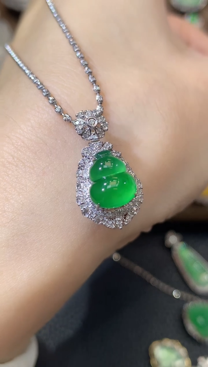 吊坠(不含链)18K金镶嵌翡翠C28 多样性发一件