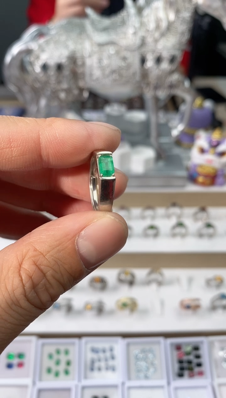 【闪购商品】祖母绿戒指银S925镶嵌光面款