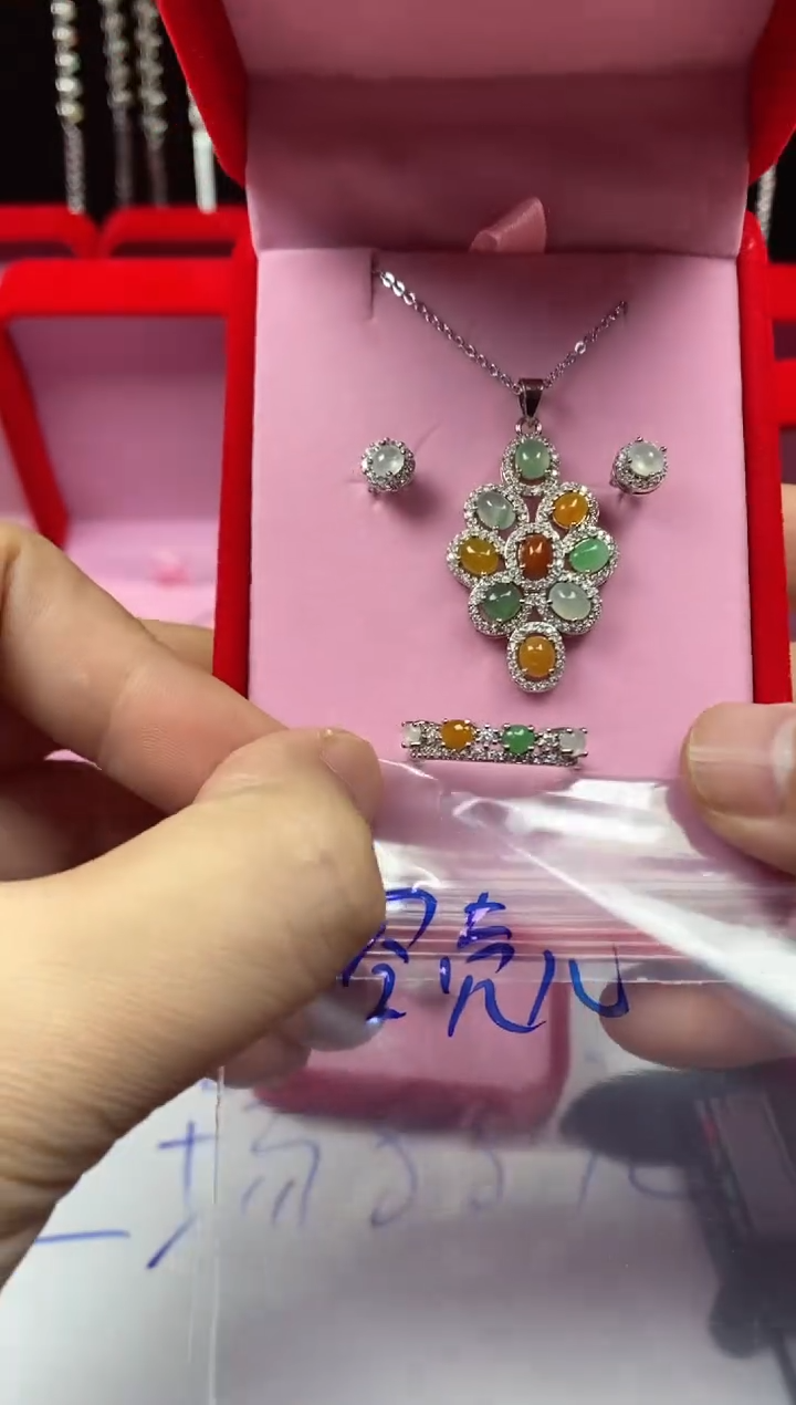 未镶嵌戒指翡翠空*儿翡翠吊坠