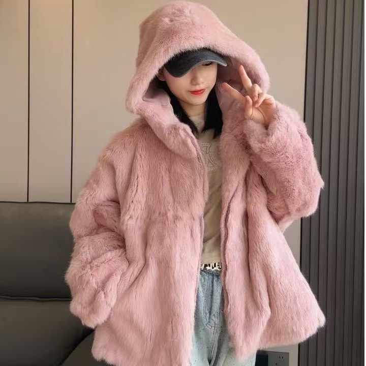 毛毛服饰-女士2025连帽时尚拉链慵懒高级感樱花粉色冬季保暖外套