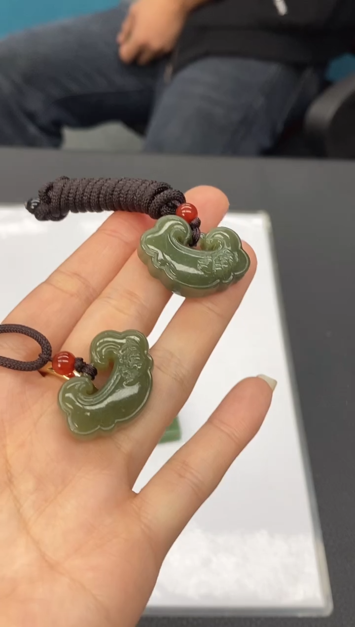 颈饰未镶嵌和田玉锁