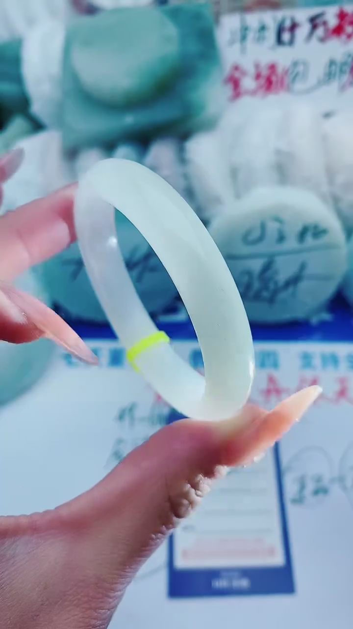【闪购商品】石英质玉手镯未镶嵌C133-5052