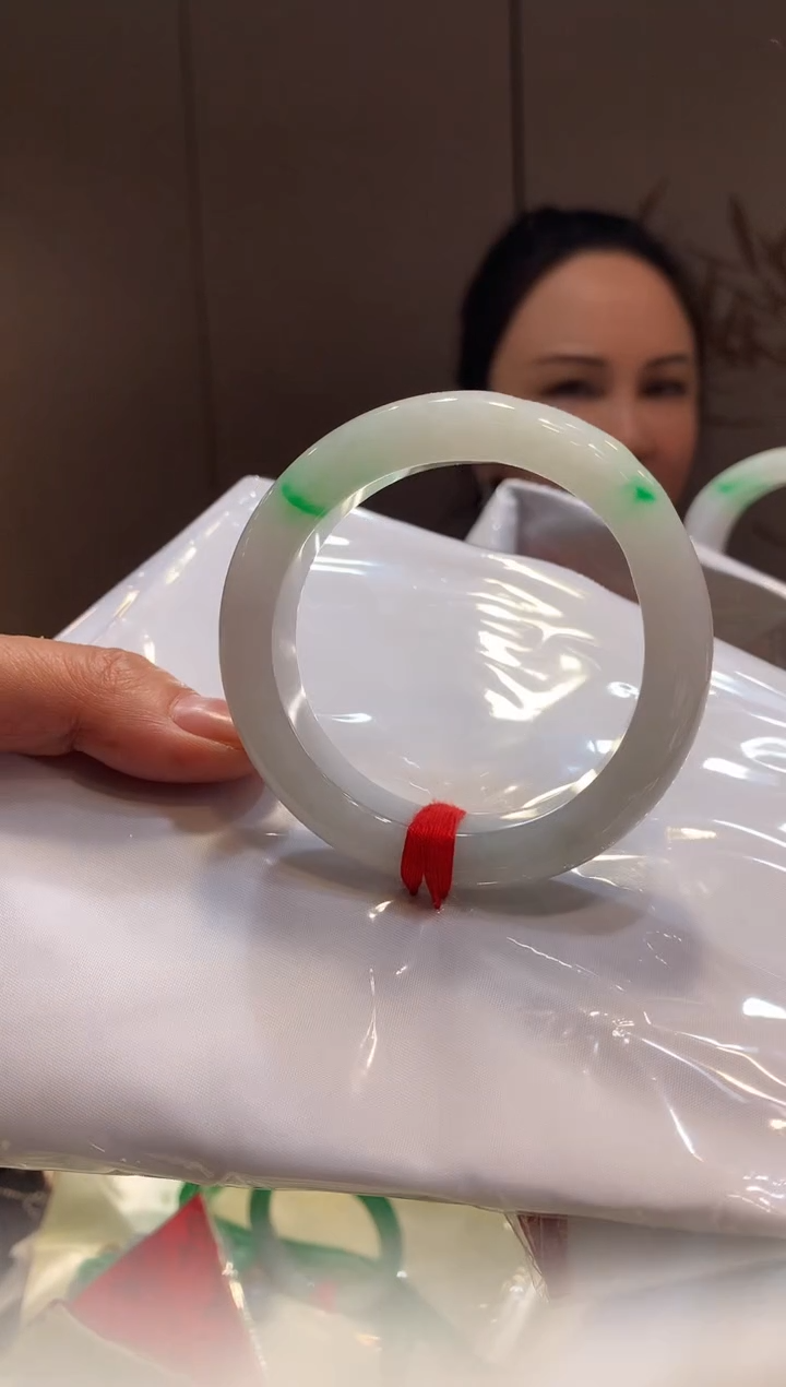 【闪购商品】翡翠手镯未镶嵌手镯