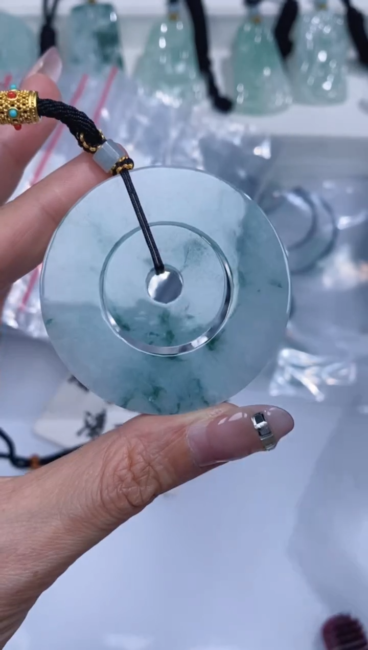 颈饰未镶嵌翡翠吊坠