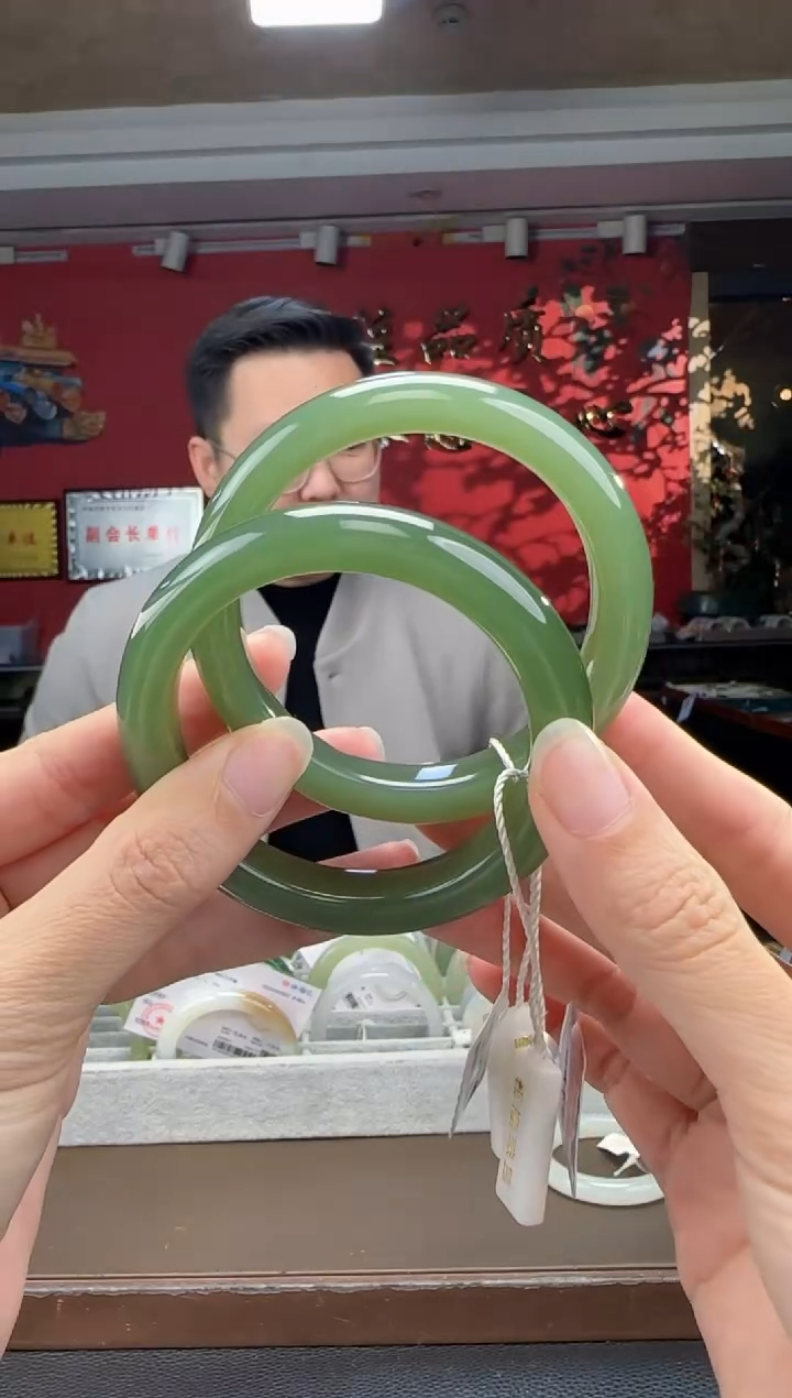 未镶嵌手镯和田玉湖水绿正装手镯51-55 多样性发货拍一发一