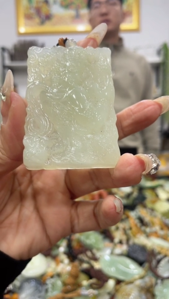 未镶嵌蛇纹石玉吊坠    