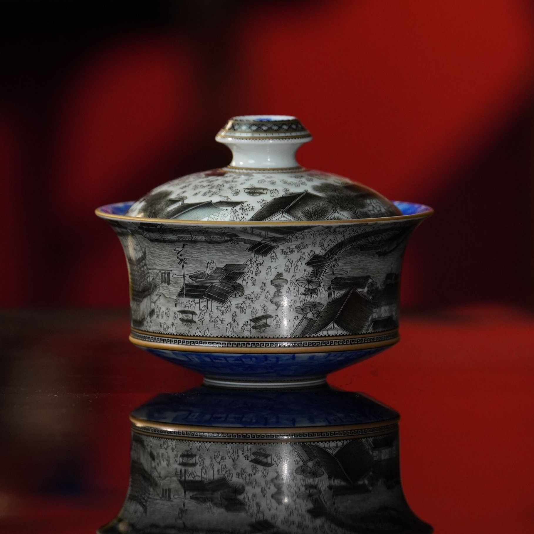 云山片玉 清明上河图墨彩描金马蹄盖碗