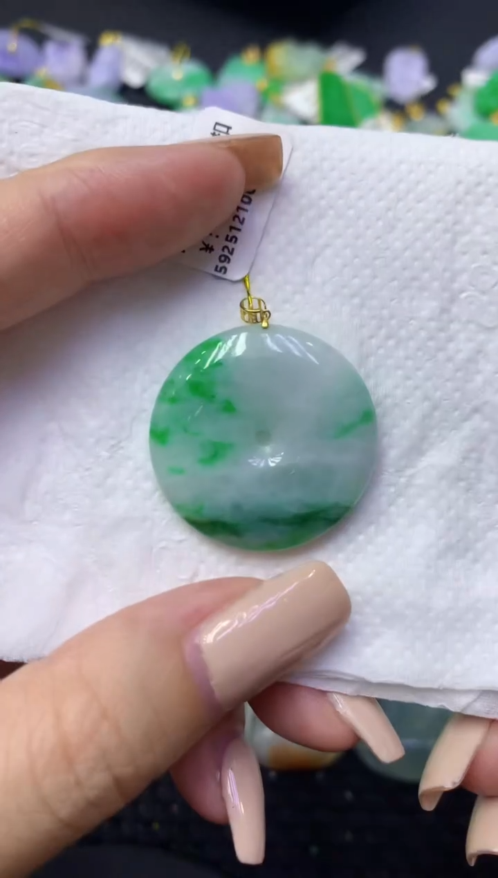 颈饰18K金镶嵌翡翠天然缅甸翡翠A货