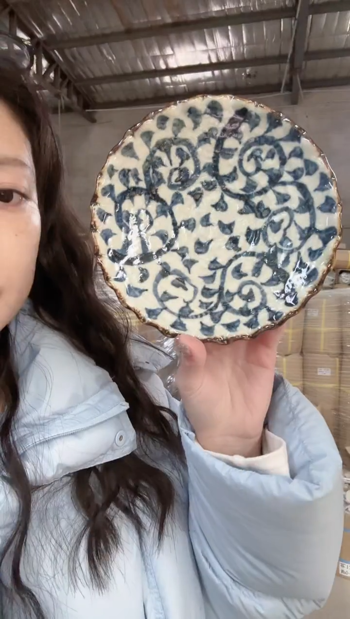 陶瓷唐草16.5cm花瓣盘一个