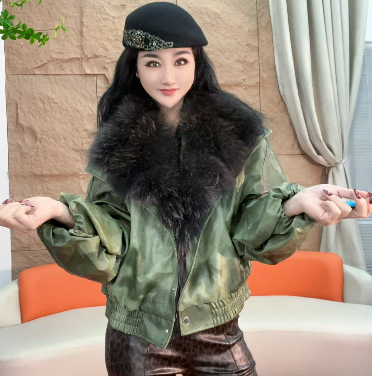 0331【凡家衣橱】气质时尚百搭洋气加绒加厚貉子毛领蛋白皮衣冬季