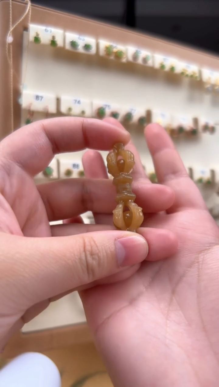 【闪购商品】和田玉颈饰未镶嵌金刚杵吊坠（有瑕疵）