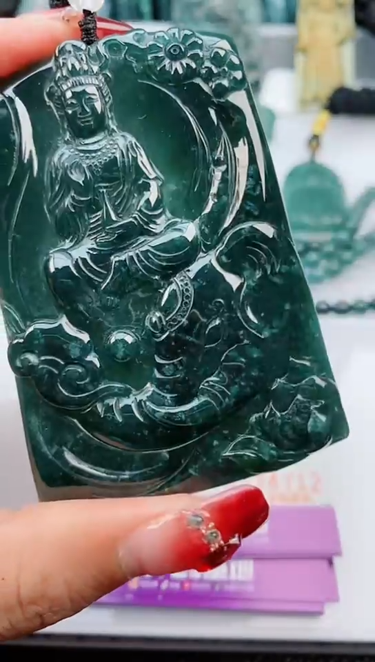 【闪购商品】翡翠颈饰未镶嵌             