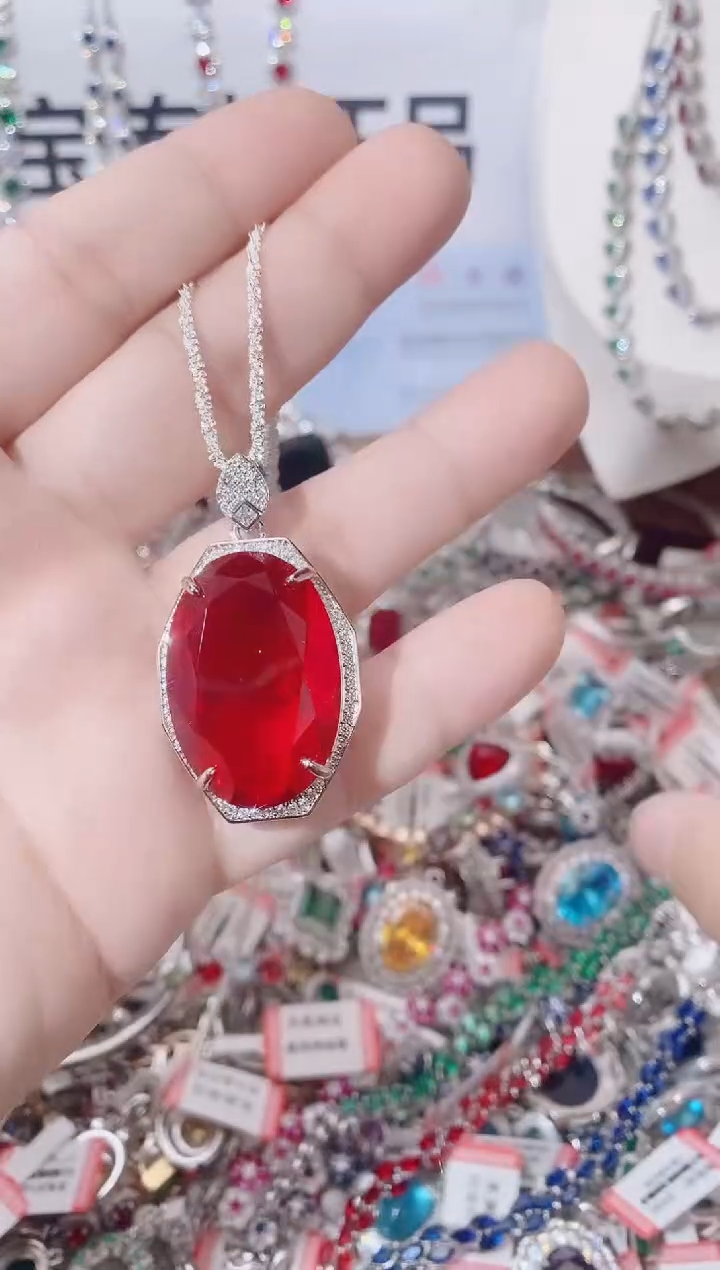 颈饰未镶嵌红宝石  