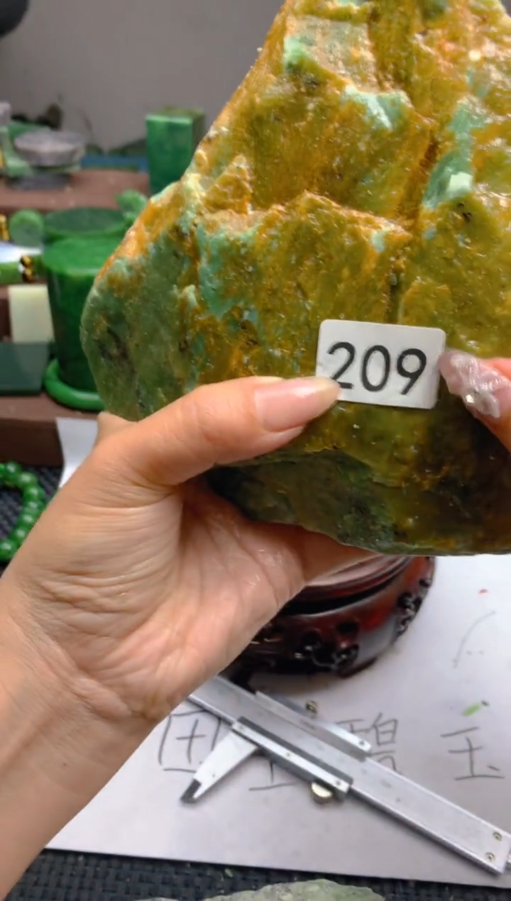 和田玉（碧玉）未镶嵌珠宝半成品1