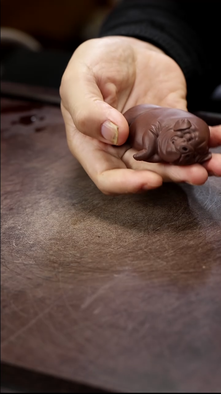 紫砂茶宠紫砂躺赢猪