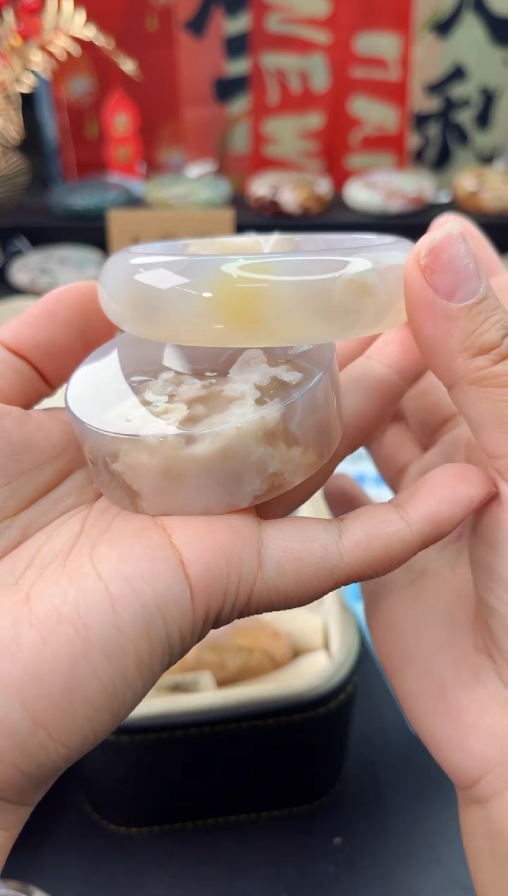 【闪购商品】石英质玉手镯未镶嵌赠送镯心（60圈口）