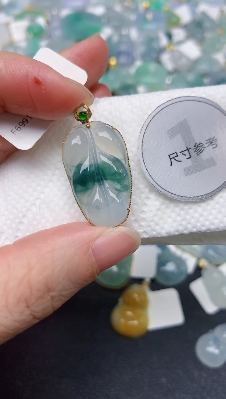 颈饰18K金镶嵌翡翠天然缅甸A货翡翠