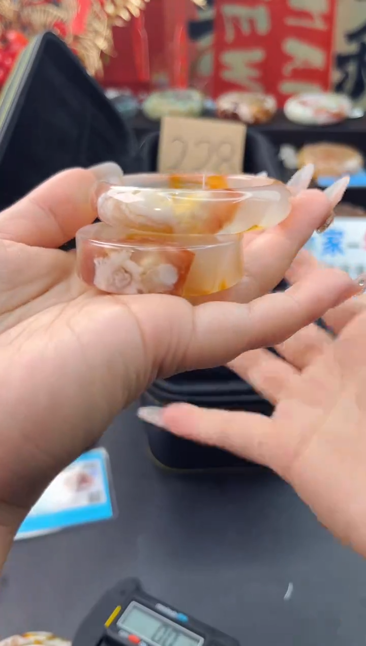 【闪购商品】石英质玉手镯未镶嵌赠送镯心（52圈口）