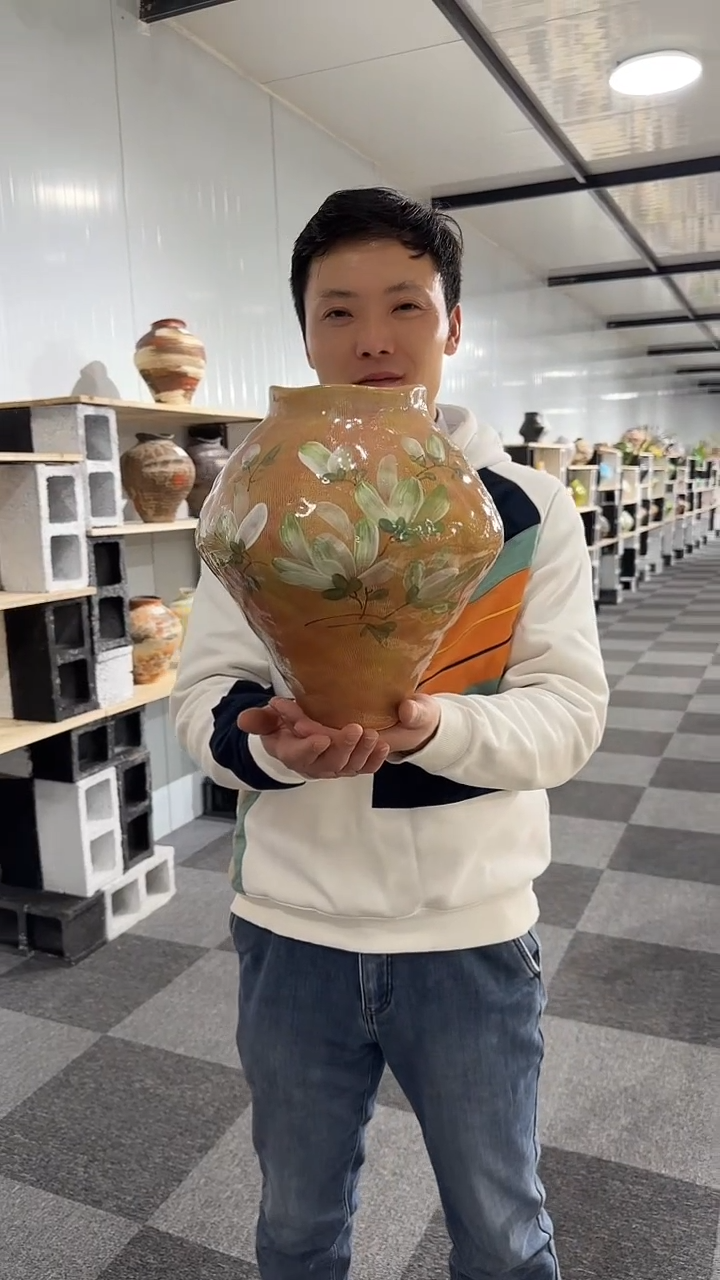 国画风手工陶瓷瓶