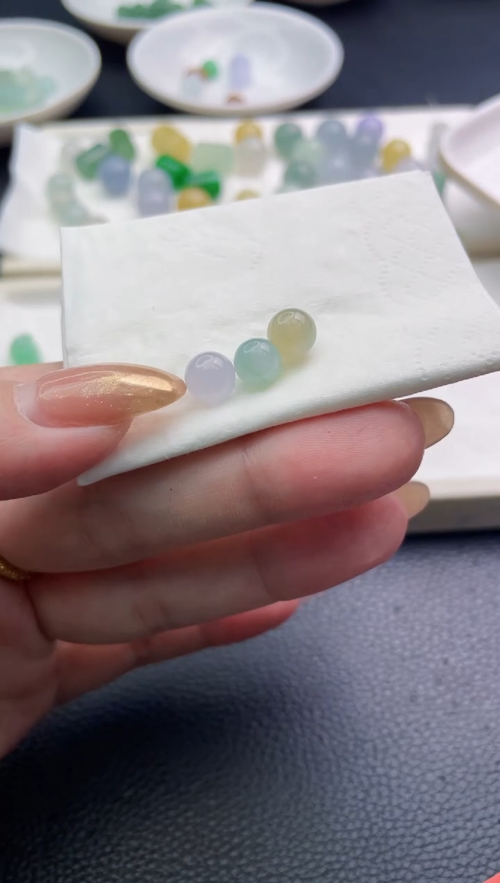 未镶嵌定制翡翠老**货珠子