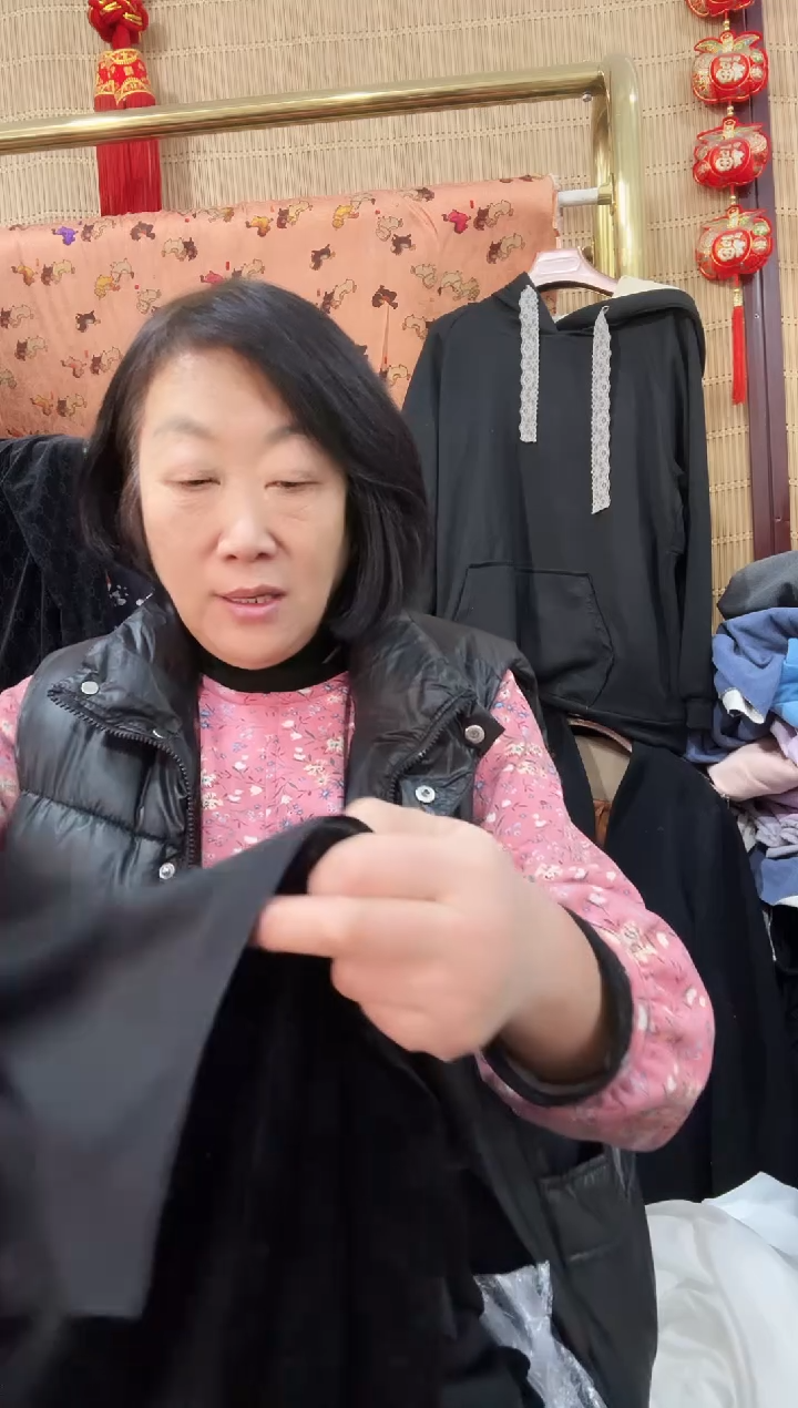 处理大码醋酸丝绒小衫裁片一件（男女同款）花型随机发