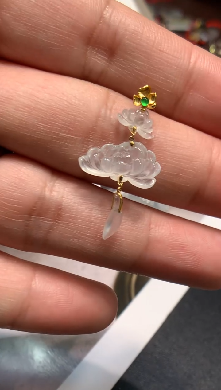 颈饰18K金镶嵌翡翠莲花