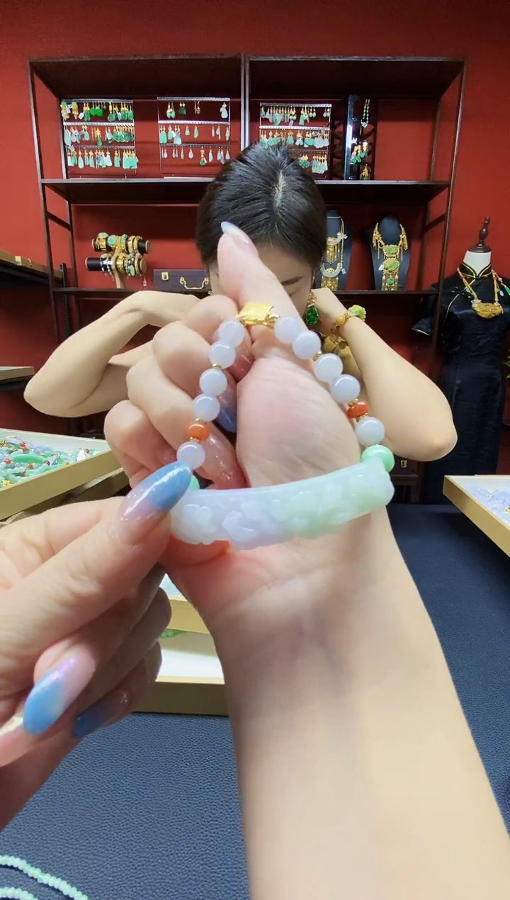 颈饰未镶嵌翡翠手串