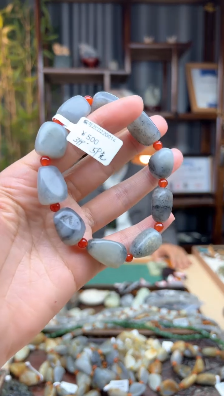 【闪购商品】和田玉颈饰未镶嵌手串  59克