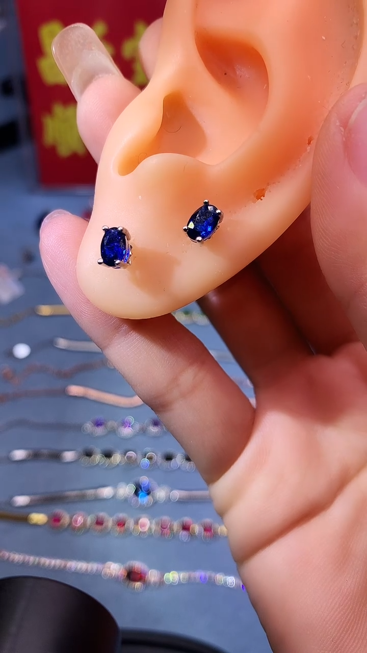 【闪购商品】蓝宝石耳饰银S925镶嵌1111