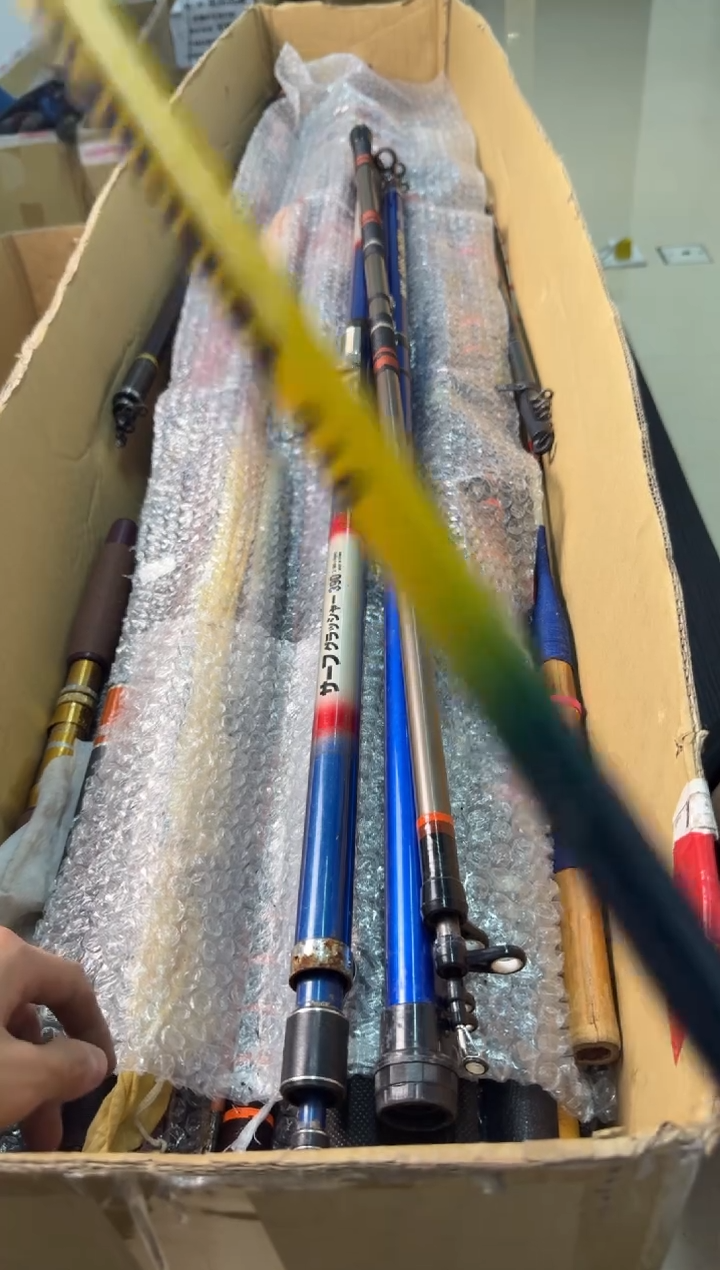 一***… 孤品微瑕， 以直播间为准  加 10元发顺丰