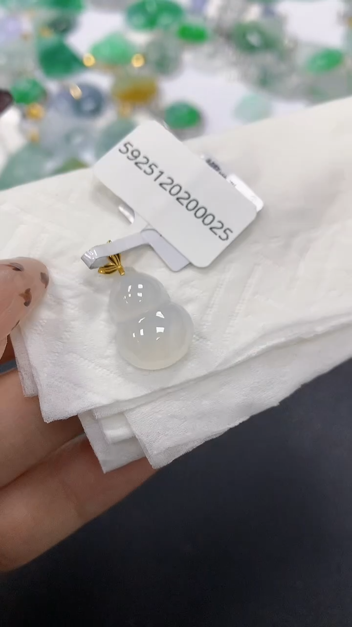 颈饰18K金镶嵌翡翠a货假一赔三支持复检百元上9元证书费自理