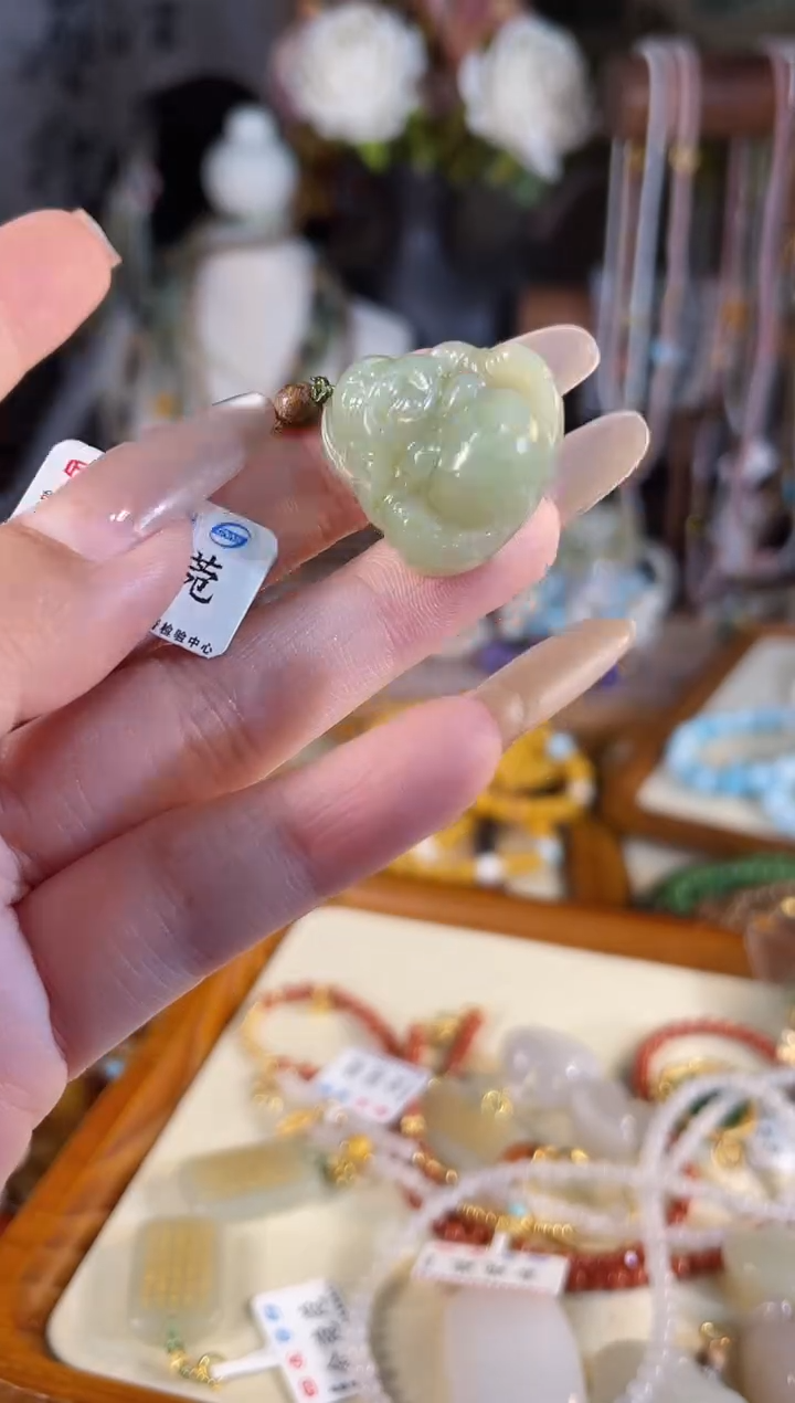 【闪购商品】和田玉吊坠(不含链)银S925镶嵌多样性发货其一