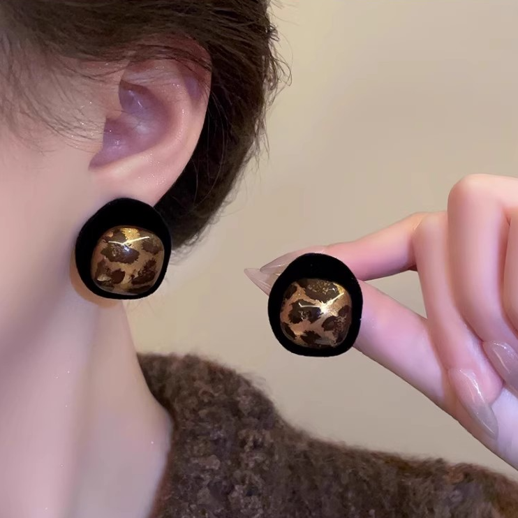 植绒不规则复古豹纹耳钉2025新款爆款秋冬耳环轻奢小众高级感耳饰