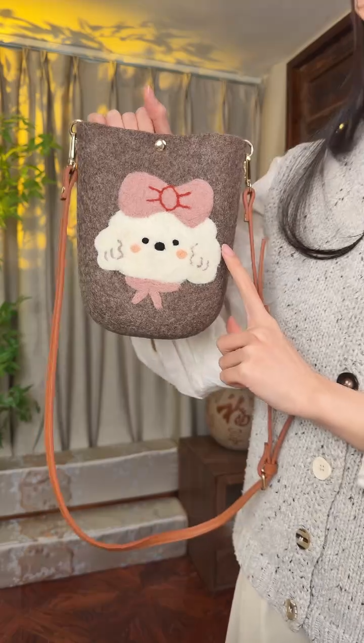 羊毛非遗羊毛毡包 手机包小狗