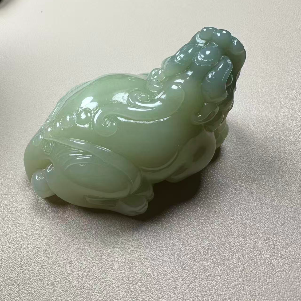 手工雕刻且末蓝貔貅手把件摆件