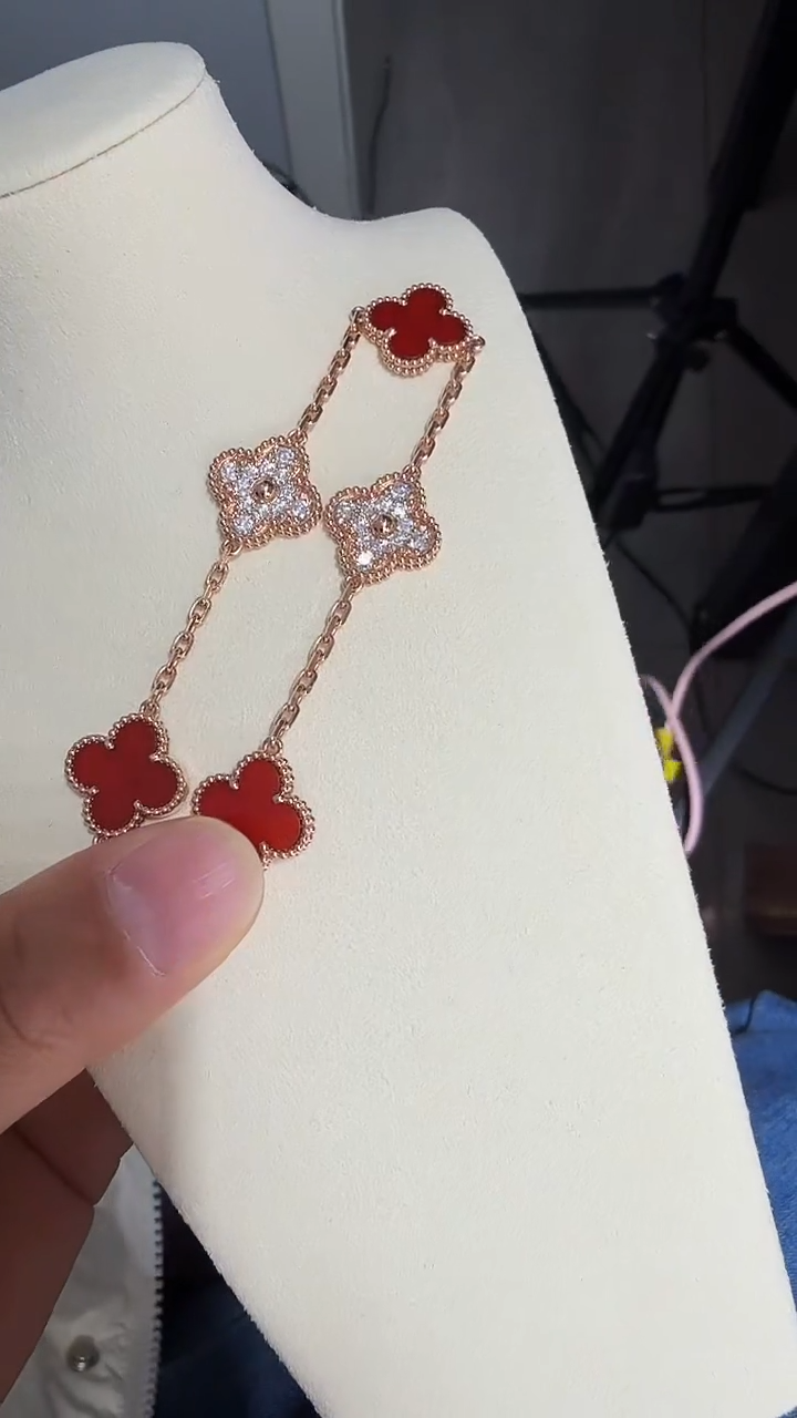 18K金镶嵌戒指钻石红隔钻手链