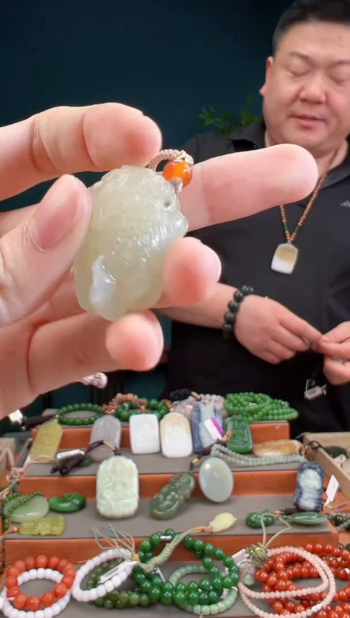 颈饰未镶嵌和田玉一物一证 拍一单发一个